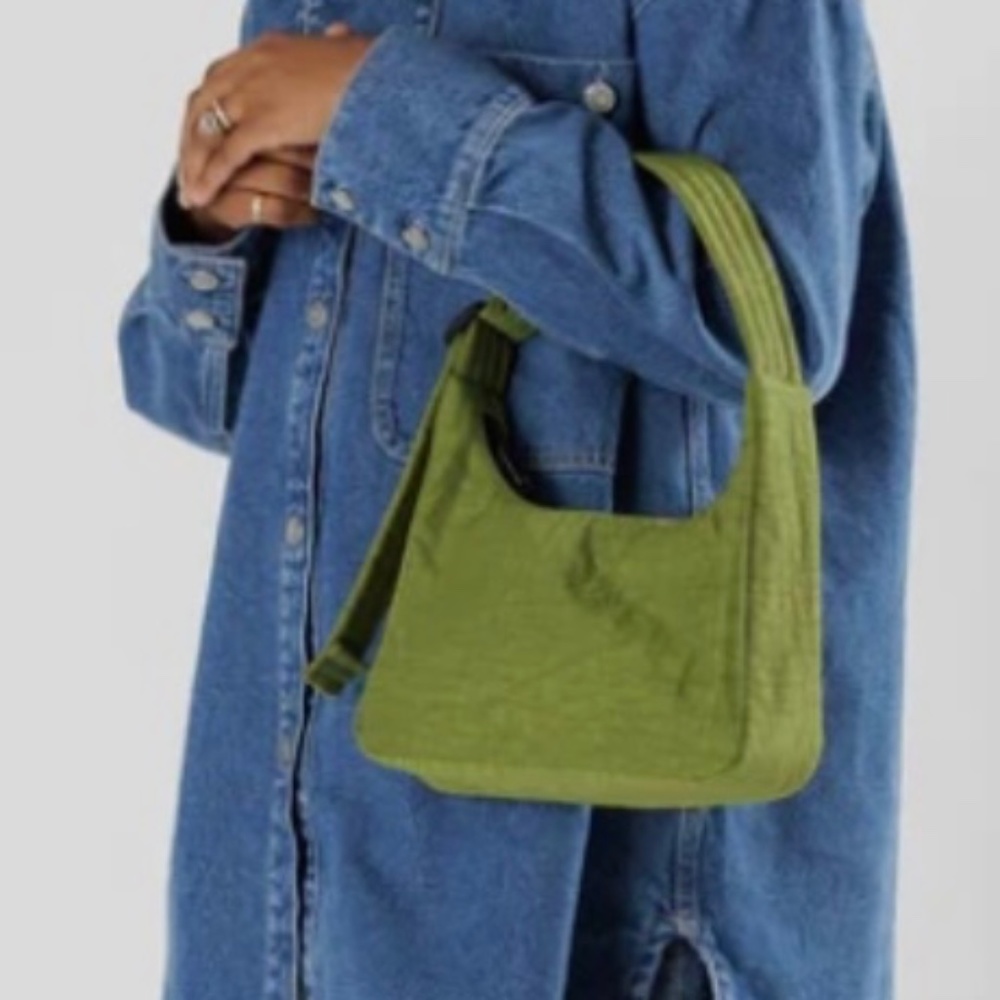 Baggu Mini Shoulder Bag in Avocado